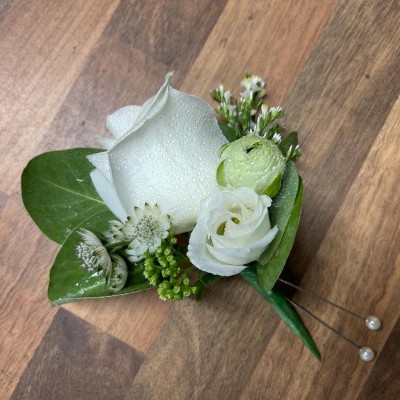 Rose, cluster, buttonhole, groom, usher, best man, dad, wedding, flowers, button, hole, Gravesend, Northfleet, Medway, Kent, essex, London 