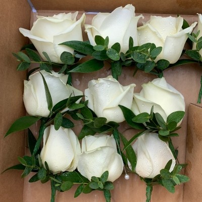 Large, quantity, bulk, rose buttonholes, button, hole, Asian, Indian, Sikh, wedding, guest, flowers, florist, gravesend, Northfleet, Kent, London, Essex 