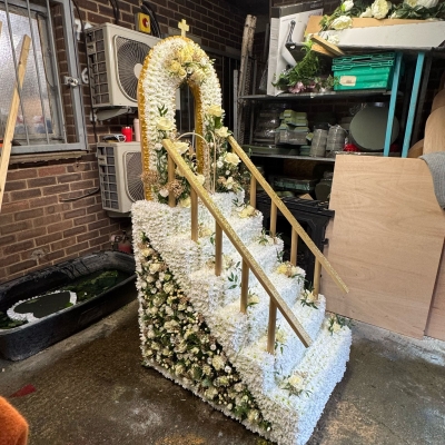 Stairway, stairs, steps, gates, heaven, traveller, gypsy, xl,Funeral, sympathy, wreath, tribute, flowers, florist, gravesend, Northfleet, Kent, London, Essex  