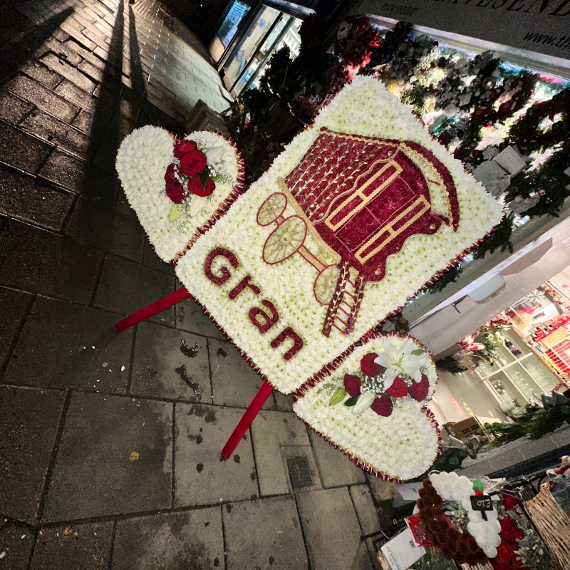 Wagon, ledge, bow, top, reading, traveller, gypsy, Funeral, sympathy, wreath, tribute, flowers, florist, gravesend, Northfleet, Kent, London, Essex 