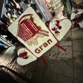 Wagon, ledge, bow, top, reading, traveller, gypsy, Funeral, sympathy, wreath, tribute, flowers, florist, gravesend, Northfleet, Kent, London, Essex 